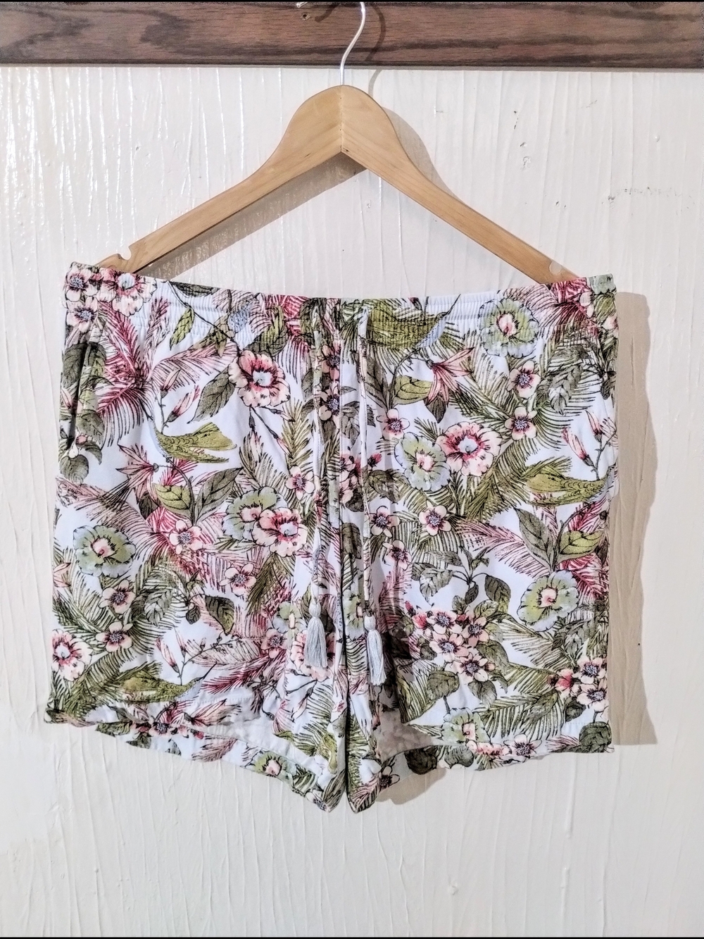 J. Jill Floral Drawstring Women’s Shorts - White with Pink & Green